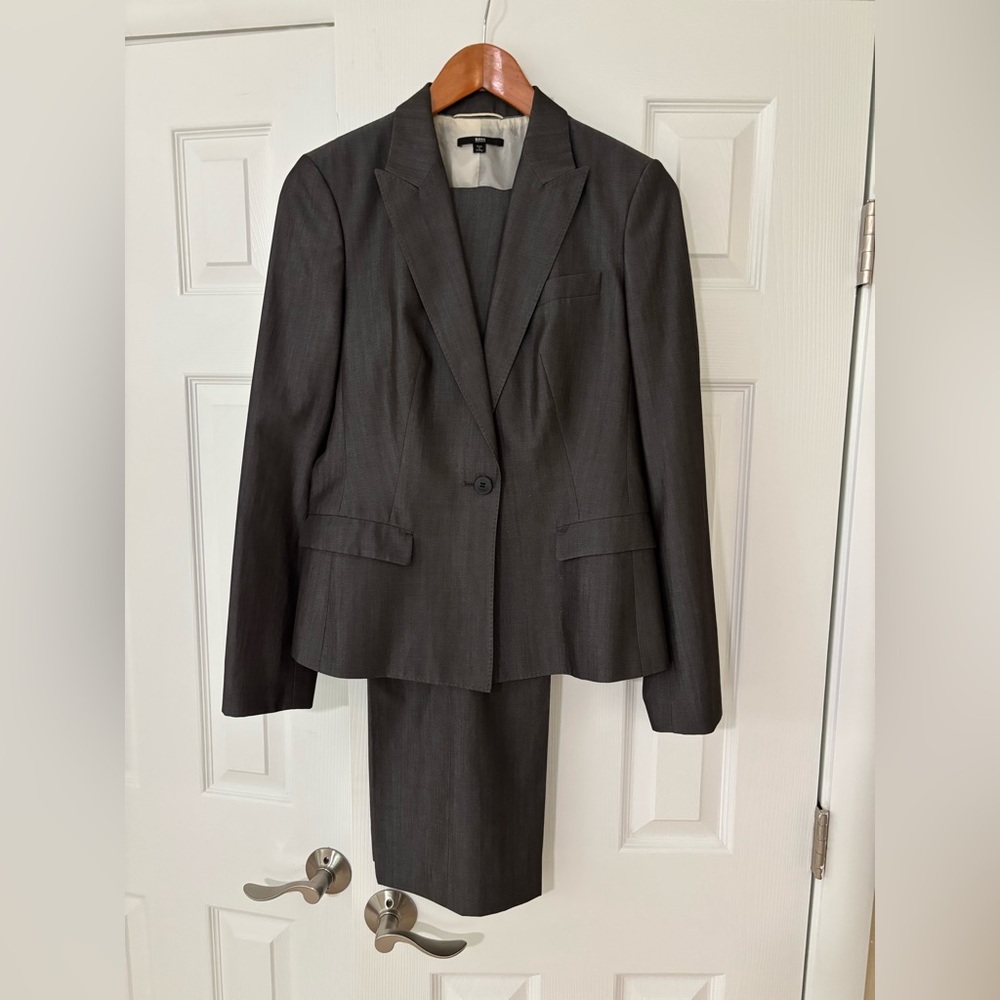 Hugo Boss US8 grey suit